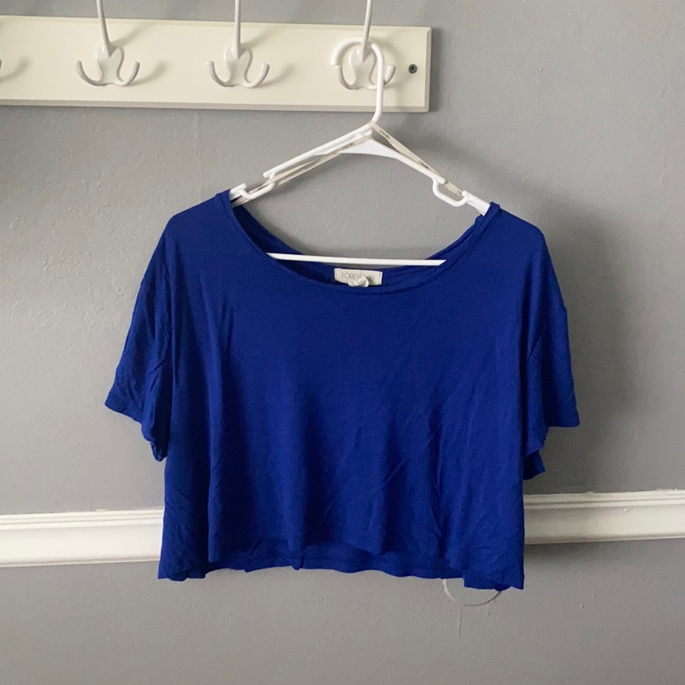 Cropped blue short sleeve t shirt